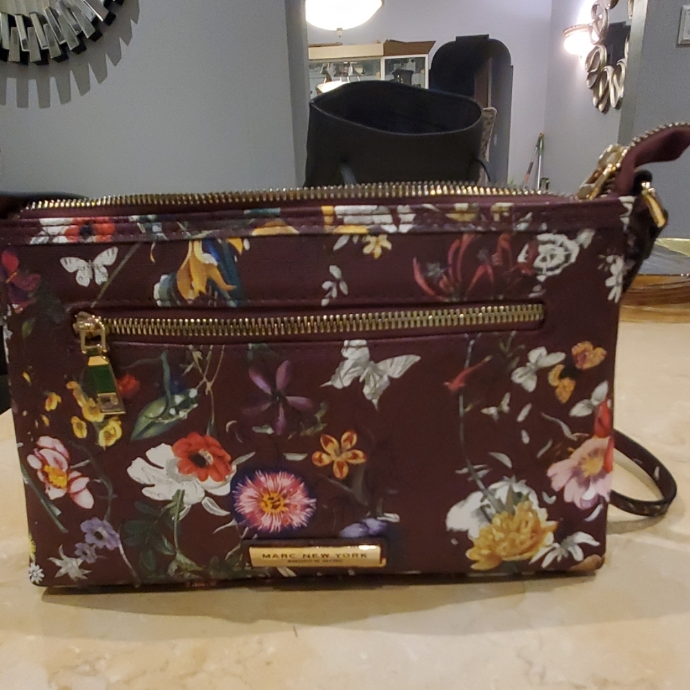 MARC NEW YORK  LEATHER bag with shoulder straps.